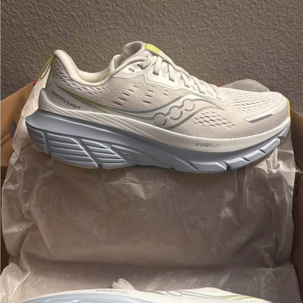 Saucony Women's White and Light Blue Athletic Shoes NEVER WORN